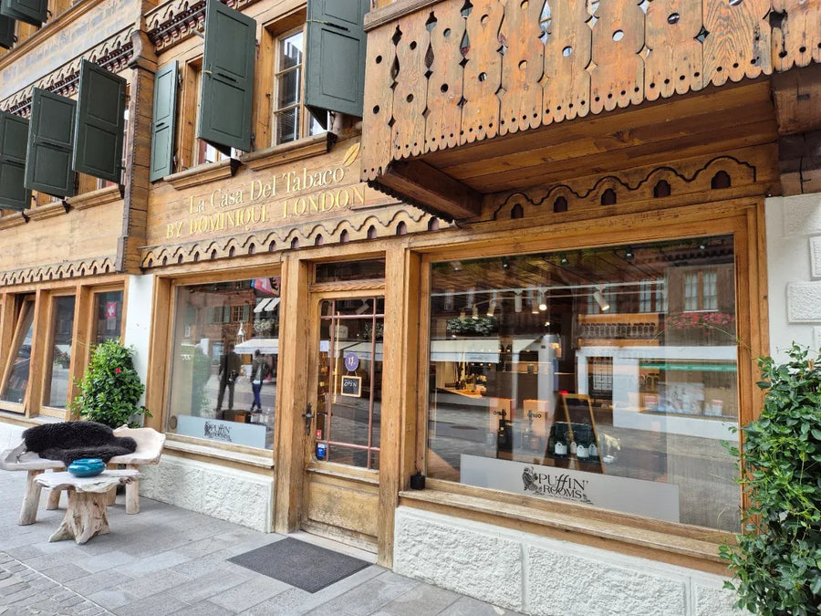 Devanture de La Casa del Tabaco & Puffin Rooms à Gstaad